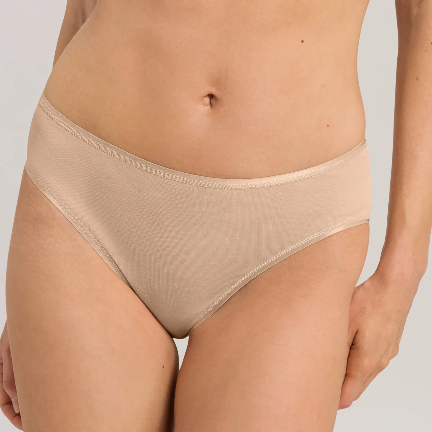 Hanro Cotton Seamless Midi Brief