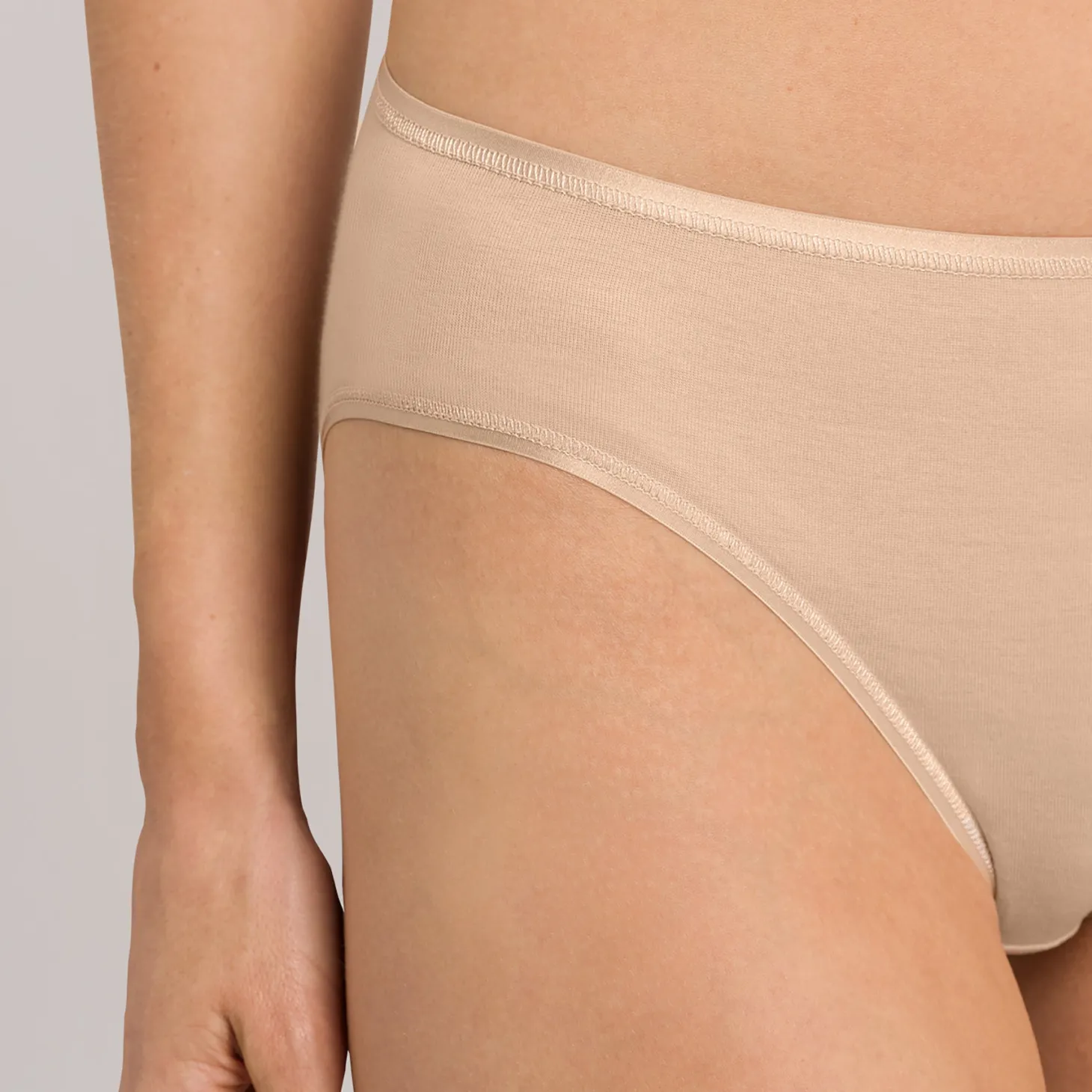 Hanro Cotton Seamless Midi Brief