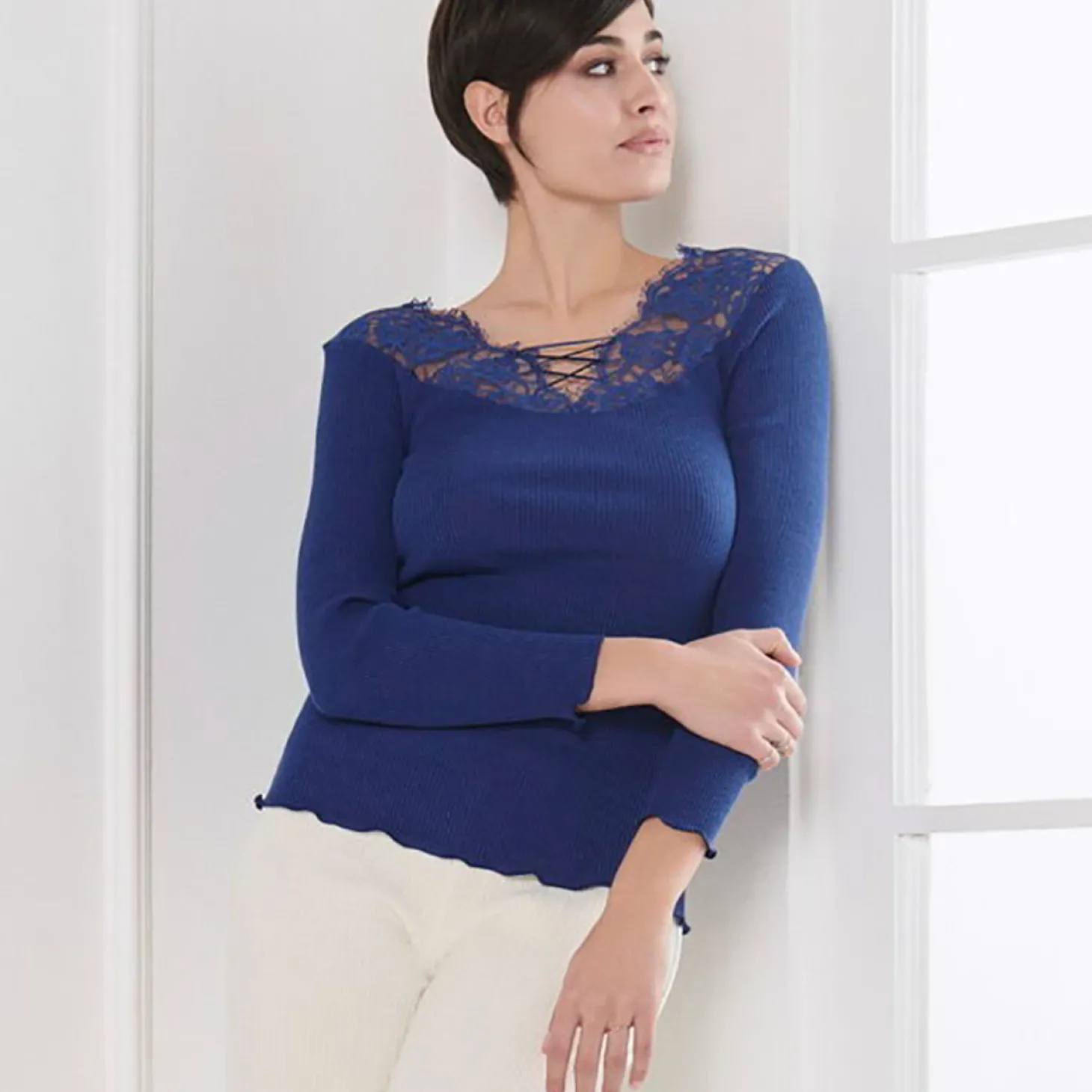 Oscalito LS Wool & Silk Top w/ Leavers Lace