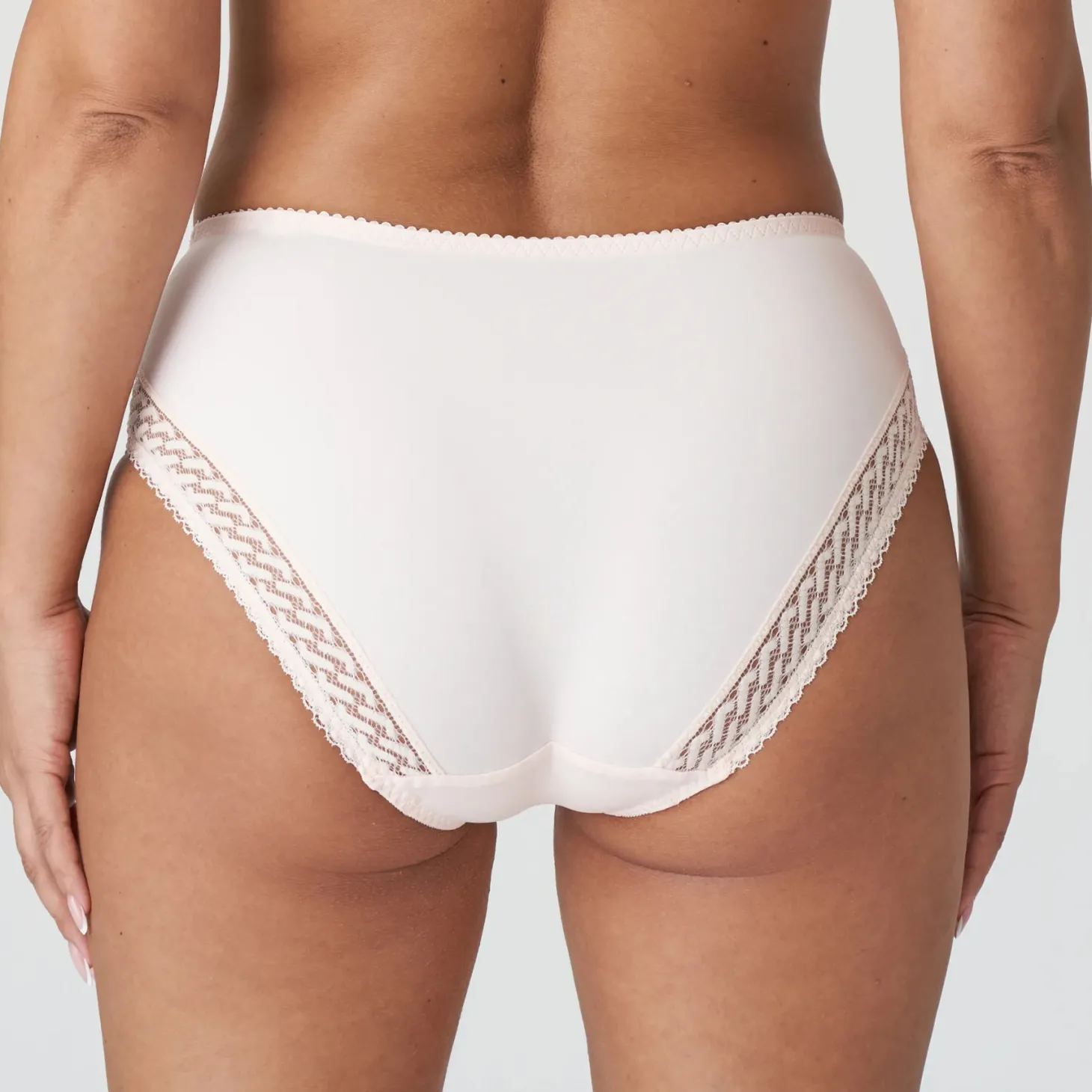 PrimaDonna Montara Full Brief