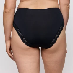 PrimaDonna Salerno Full Brief