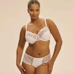 Simone Pérèle Lumineuse Full Brief